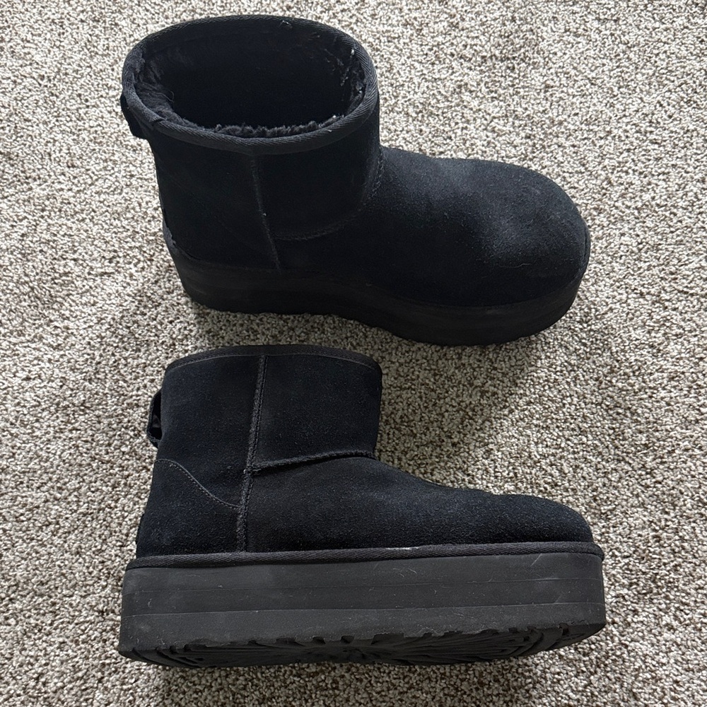 Black Ugg classic mini platform size 10